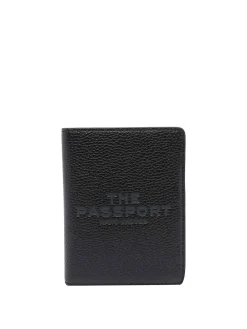 Black il caso del passaporto