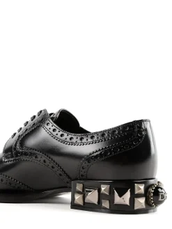 Brogue con tacco borchiato