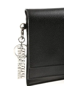 Clutch in pelle martellata