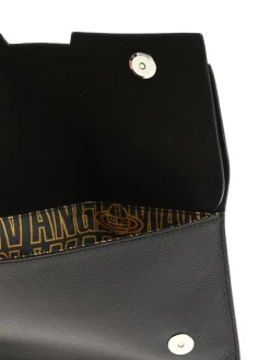Clutch in pelle martellata