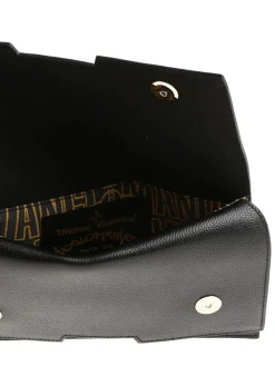 Clutch in pelle martellata