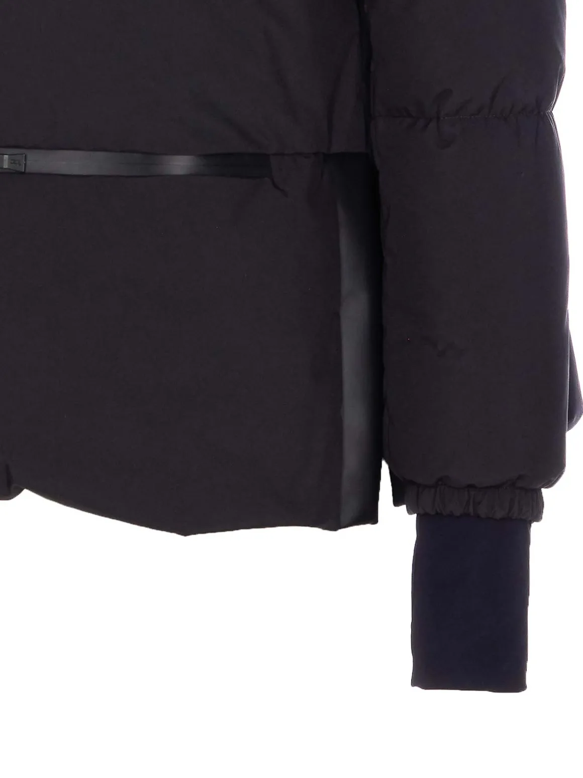 Giacca corta nera con chiusura a zip