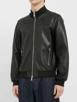 Giacca in pelle nera con chiusura a zip