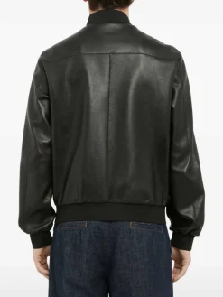 Giacca in pelle nera con chiusura a zip