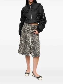 Giacca nera con tasca con zip manica