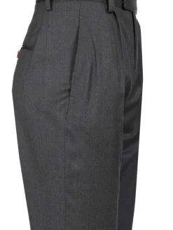 I pantaloni di Ray svasarono