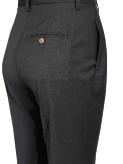 I pantaloni di Ray svasarono