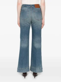Jeans allungati con patch logo