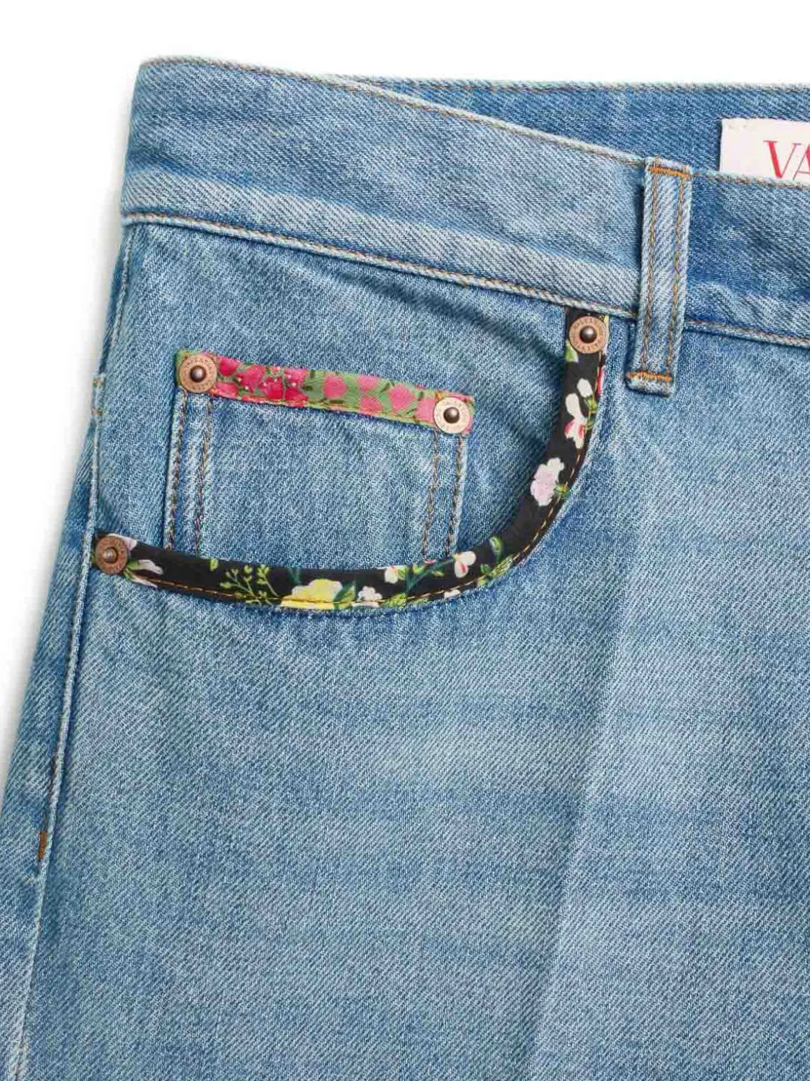 Jeans Con Dettaglio A Fiori