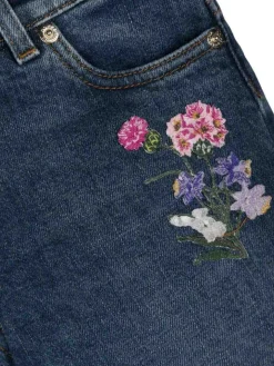 Jeans con ricami floreali