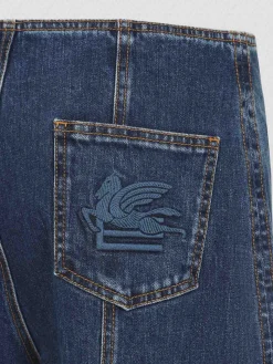 Jeans in denim