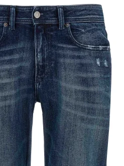 Jeans in denim