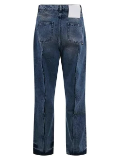 Jeans in denim