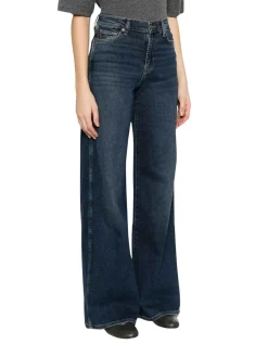 Jeans in denim