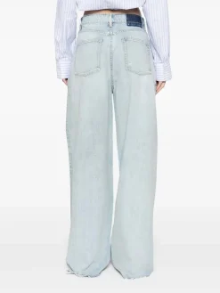 Jeans in denim