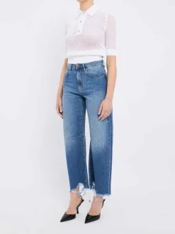 Jeans in denim blu con orlo sfilacciato
