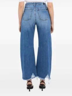 Jeans in denim blu con orlo sfilacciato