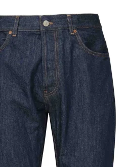 Jeans in denim in forma libera
