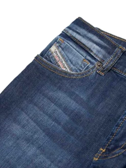 Jeans lunghi a effetto di lavaggio blu scuro