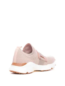 Kate indossa delle Sneakers