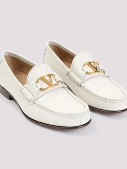 L logo firma mocassino
