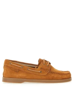 Moccasina in barca in pelle