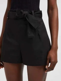 Pantaloncini di bermuda con cintura
