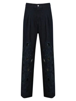 Pantaloni di denim perforati