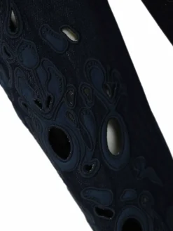 Pantaloni di denim perforati