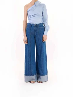 Pantaloni in denim a gamba larga piegati