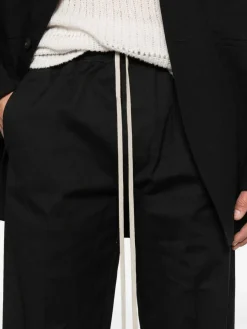 Pantaloni neri
