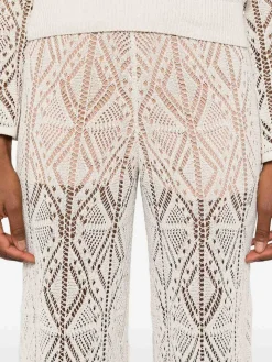 Pantaloni perforati