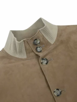 Pelle in maglia con fiume e giacca in maglia
