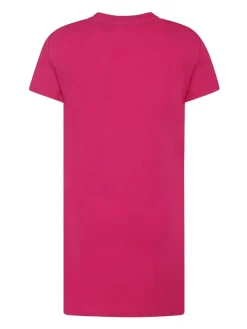 Ragazze vestite Fucsia e allungamento
