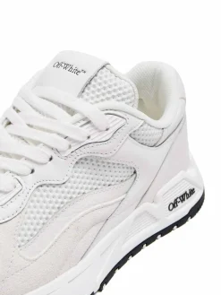 Scarpe allacciate