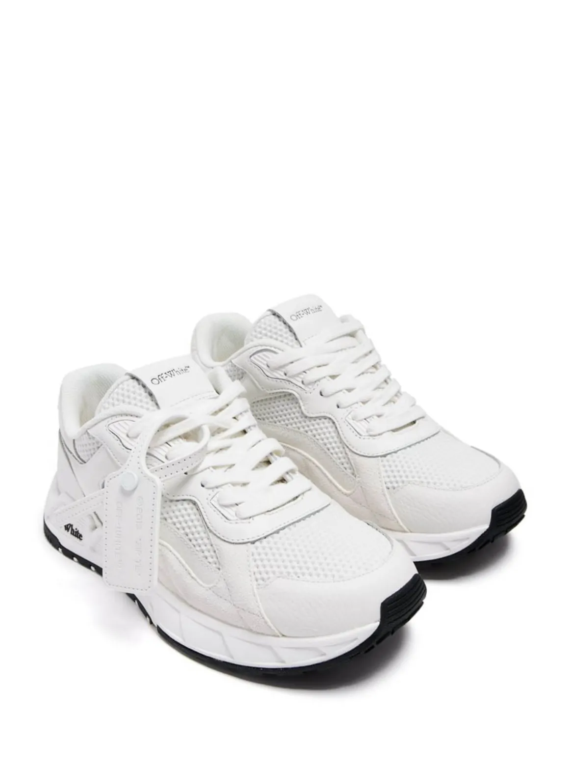 Scarpe allacciate