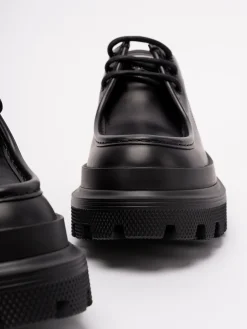 Scarpe derby `trek` in pelle spazzolata