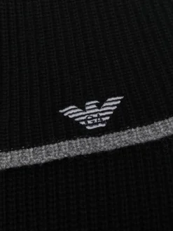 Sciarpa e berretto con logo ricamato