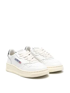 Sneaker a contrasto del tallone