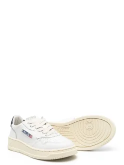 Sneaker a contrasto del tallone