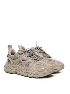 Sneaker corridori satellitari