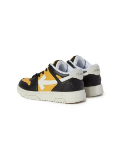 Sneaker fuori ufficio