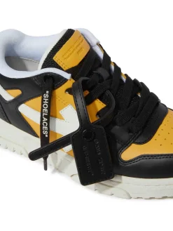 Sneaker fuori ufficio