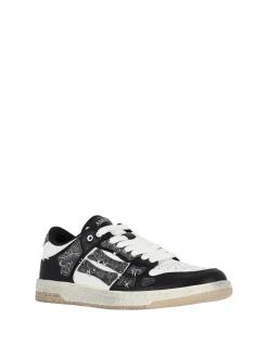 Sneaker in basso