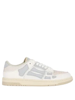 Sneaker in basso