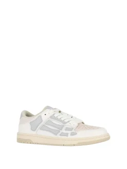 Sneaker in basso