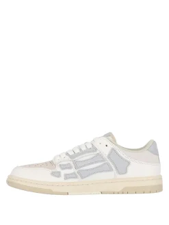 Sneaker in basso