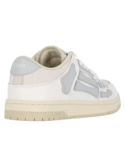Sneaker in basso