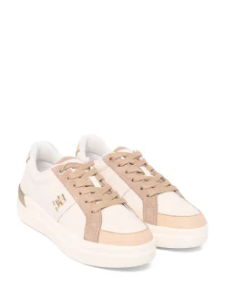 Sneaker in campo di moda