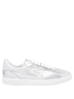 Sneaker runaround